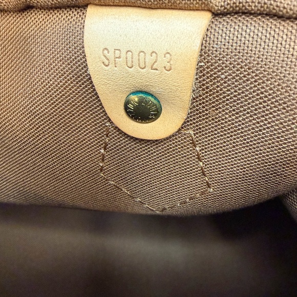 Louis Vuitton Monogram Speedy 25 Handbag - Picture 9 of 11
